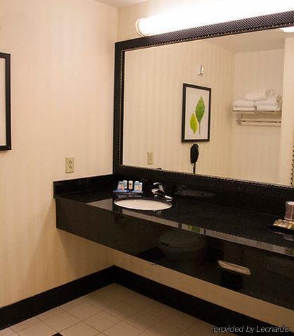 Fairfield Inn & Suites Bedford Quarto foto